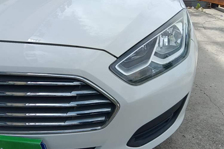 Used Ford Escort 2019 Revised Version 1.5L Manual "Quality Enjoyment" Trim (Tire Pressure Monitoring) China VI Standard Left Front Headlight