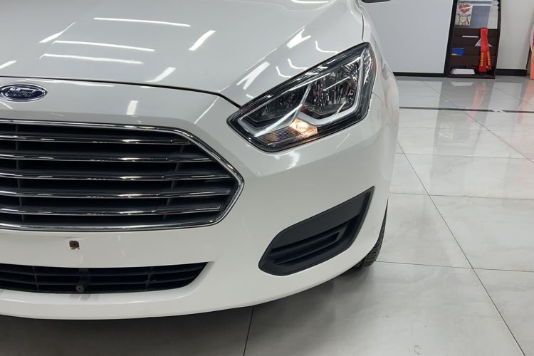 Used Ford Escort 2019 Revised 1.5L Automatic ZhiXiang Version (Tire Pressure Monitoring) China VI Standard Left Front Headlight