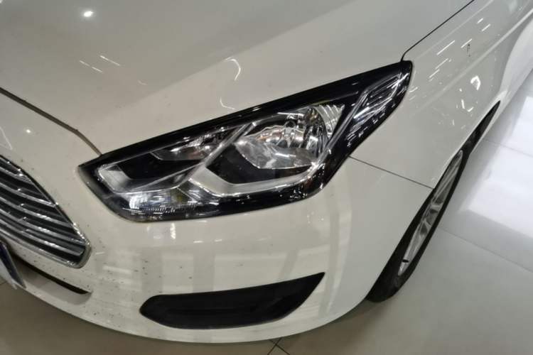 Used Ford Escort 2019 Revised 1.5L Automatic ZhiXiang Version (Tire Pressure Monitoring) China VI Standard Left Front Headlight