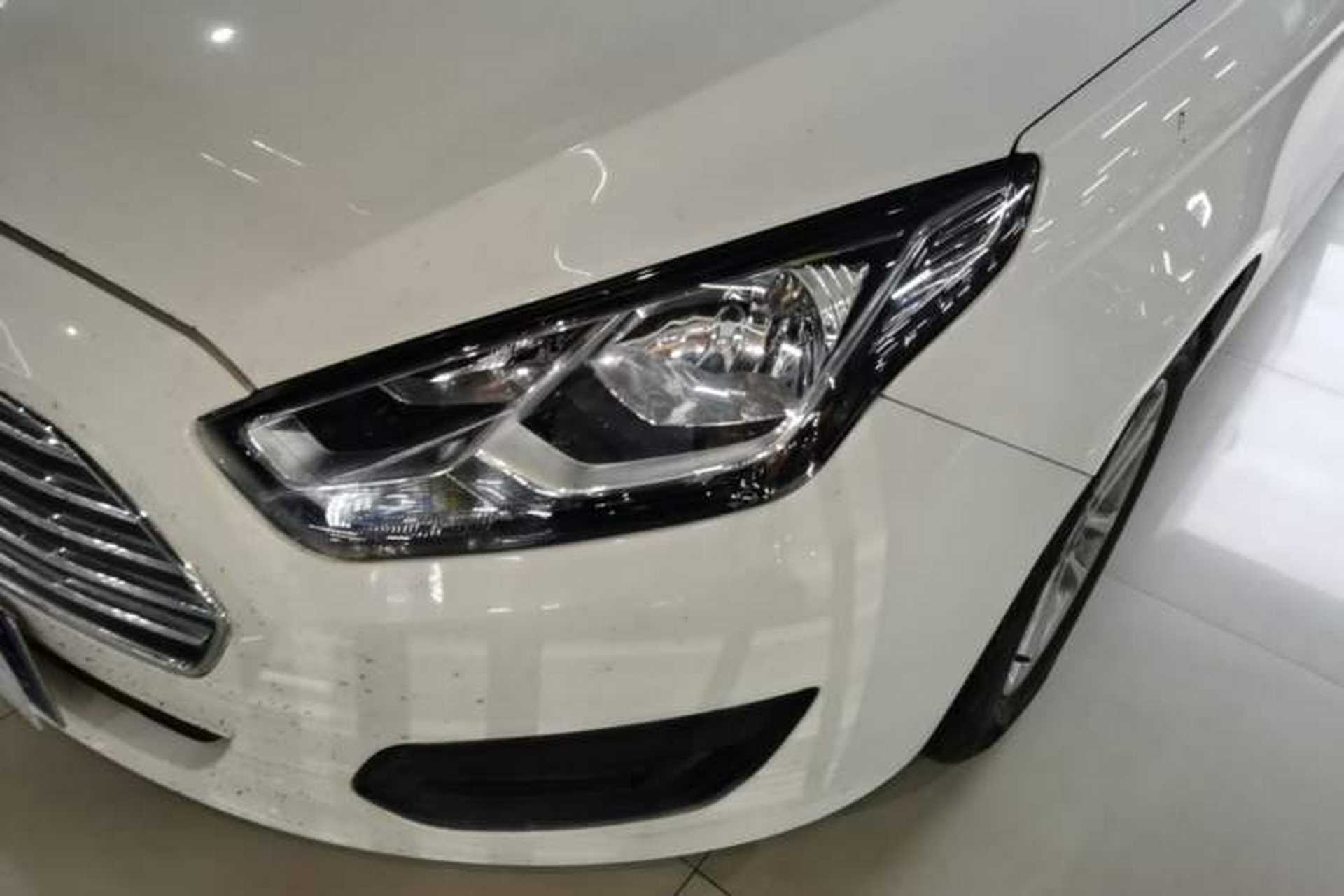 Used Ford Escort 2019 Revised 1.5L Automatic ZhiXiang Version (Tire Pressure Monitoring) China VI Standard Left Front Headlight