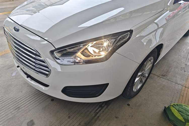Used Ford Escort 2019 Revised 1.5L Automatic ZhiXiang Version (Tire Pressure Monitoring) China VI Standard Left Front Headlight