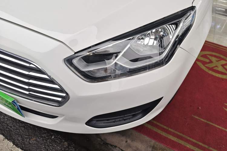 Used Ford Escort 2019 Revised 1.5L Automatic ZhiXiang Version (Tire Pressure Monitoring) China VI Standard Left Front Headlight