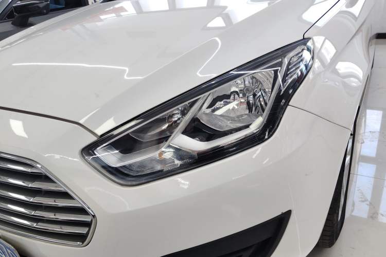 Used Ford Escort 2019 Revised 1.5L Automatic ZhiXiang Version (Tire Pressure Monitoring) China VI Standard Left Front Headlight