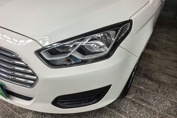 Used Ford Escort 2019 Revised 1.5L Automatic ZhiXiang Version (Tire Pressure Monitoring) China VI Standard Left Front Headlight