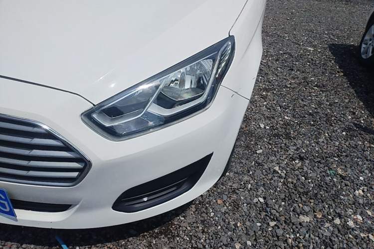 Used Ford Escort 2019 Revised 1.5L Automatic ZhiXiang Version (Tire Pressure Monitoring) China VI Standard Left Front Headlight