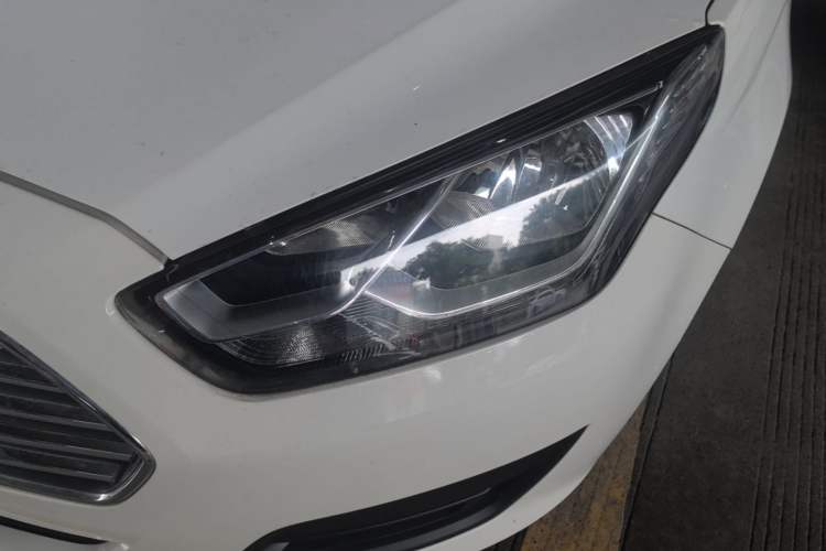 Used Ford Escort 2019 Revised 1.5L Automatic ZhiXiang Version (Tire Pressure Monitoring) China VI Standard Left Front Headlight