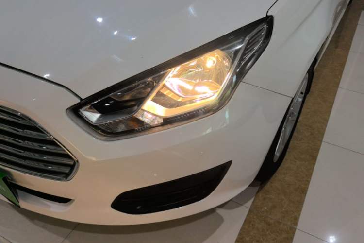 Used Ford Escort 2019 Revised 1.5L Automatic ZhiXiang Version (Tire Pressure Monitoring) China VI Standard Left Front Headlight