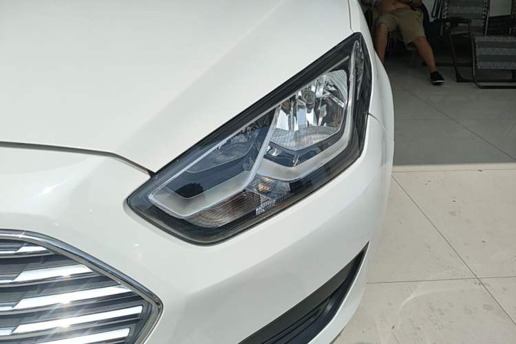 Used Ford Escort 2019 Revised 1.5L Automatic ZhiXiang Version (Tire Pressure Monitoring) China VI Standard Left Front Headlight