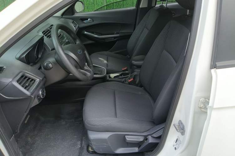 Used Ford Escort 2019 Revised 1.5L Automatic ZhiXiang Version (Tire Pressure Monitoring) China VI Standard Left Front Seat