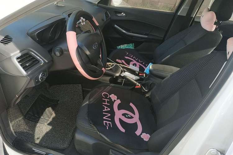 Used Ford Escort 2019 Revised 1.5L Automatic ZhiXiang Version (Tire Pressure Monitoring) China VI Standard Left Front Seat