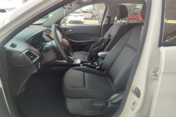 Used Ford Escort 2019 Revised 1.5L Automatic ZhiXiang Version (Tire Pressure Monitoring) China VI Standard Left Front Seat