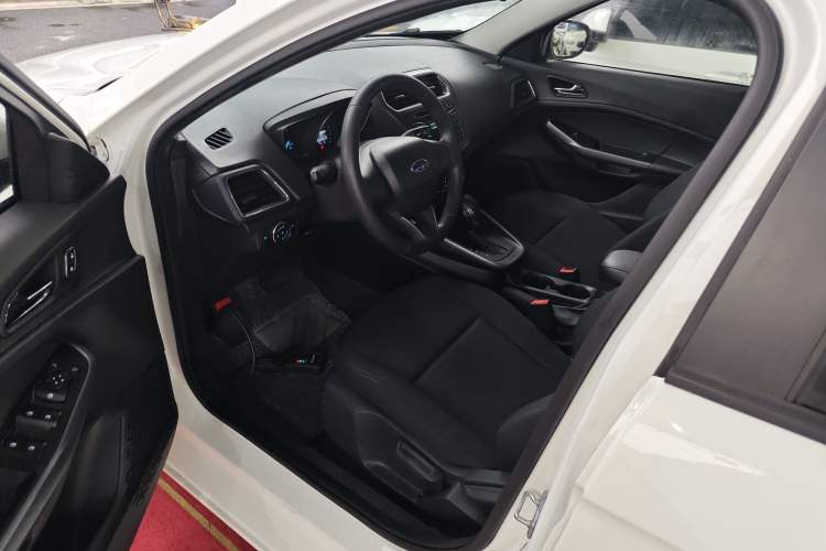 Used Ford Escort 2019 Revised 1.5L Automatic ZhiXiang Version (Tire Pressure Monitoring) China VI Standard Left Front Seat