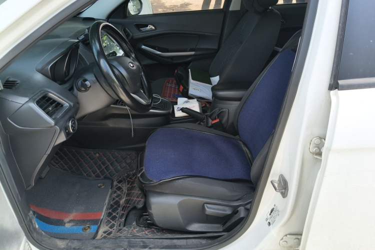 Used Ford Escort 2019 Revised 1.5L Automatic ZhiXiang Version (Tire Pressure Monitoring) China VI Standard Left Front Seat