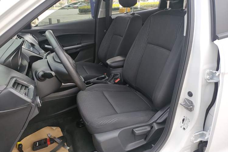 Used Ford Escort 2019 Revised 1.5L Automatic ZhiXiang Version (Tire Pressure Monitoring) China VI Standard Left Front Seat