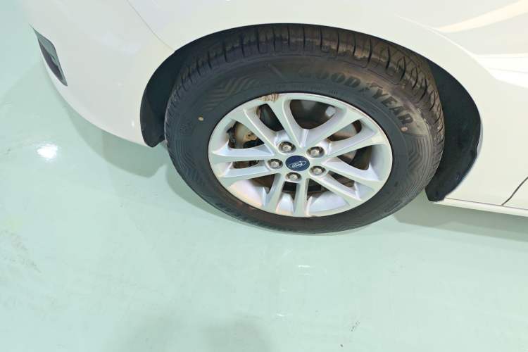 Used Ford Escort 2019 Revised 1.5L Automatic ZhiXiang Version (Tire Pressure Monitoring) China VI Standard Left Front Wheel Hub