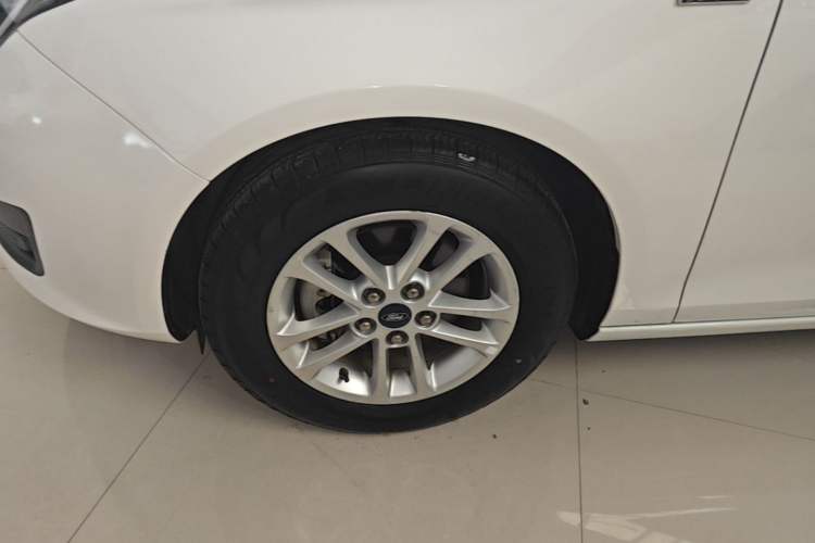 Used Ford Escort 2019 Revised 1.5L Automatic ZhiXiang Version (Tire Pressure Monitoring) China VI Standard Left Front Wheel Hub