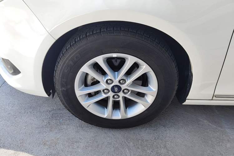 Used Ford Escort 2019 1.5L Automatic ZhiXiang Model Left Front Wheel Hub