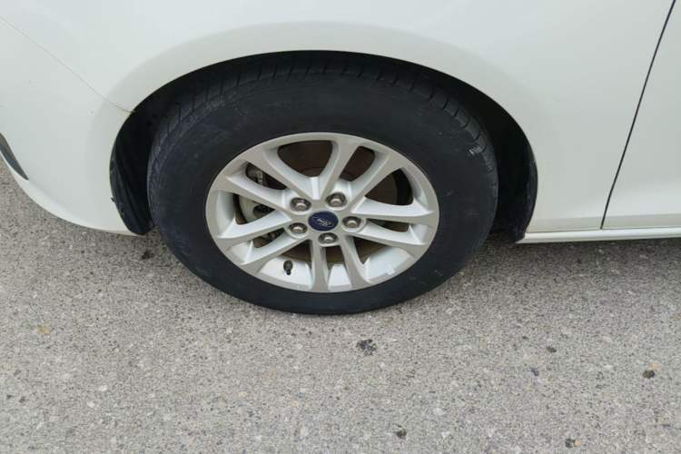 Used Ford Escort 2019 Revised 1.5L Automatic ZhiXiang Version (Tire Pressure Monitoring) China VI Standard Left Front Wheel Hub