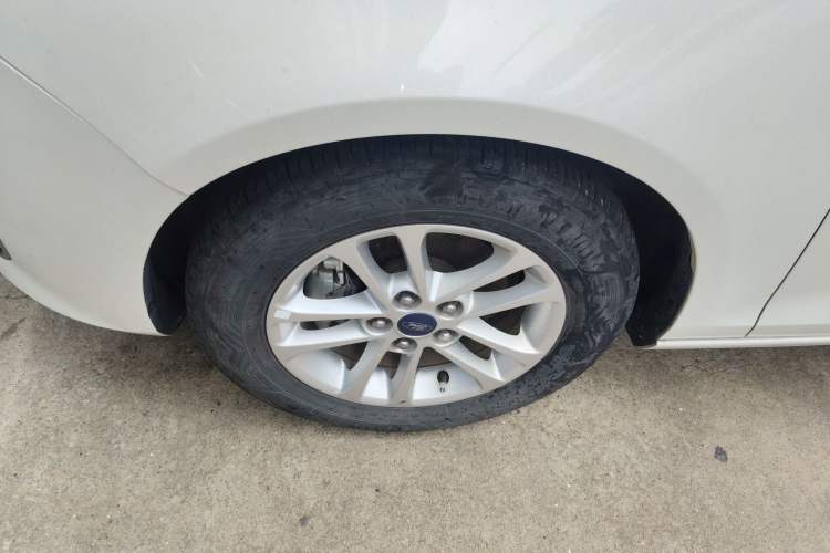 Used Ford Escort 2019 Revised 1.5L Automatic ZhiXiang Version (Tire Pressure Monitoring) China VI Standard Left Front Wheel Hub