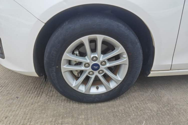 Used Ford Escort 2019 Revised 1.5L Automatic ZhiXiang Version (Tire Pressure Monitoring) China VI Standard Left Front Wheel Hub