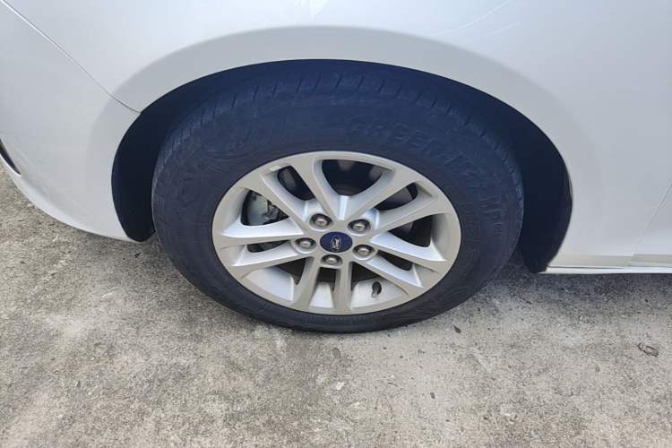 Used Ford Escort 2019 Revised 1.5L Automatic ZhiXiang Version (Tire Pressure Monitoring) China VI Standard Left Front Wheel Hub