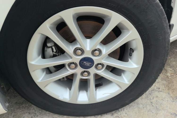 Used Ford Escort 2019 Revised 1.5L Automatic ZhiXiang Version (Tire Pressure Monitoring) China VI Standard Left Front Wheel Hub