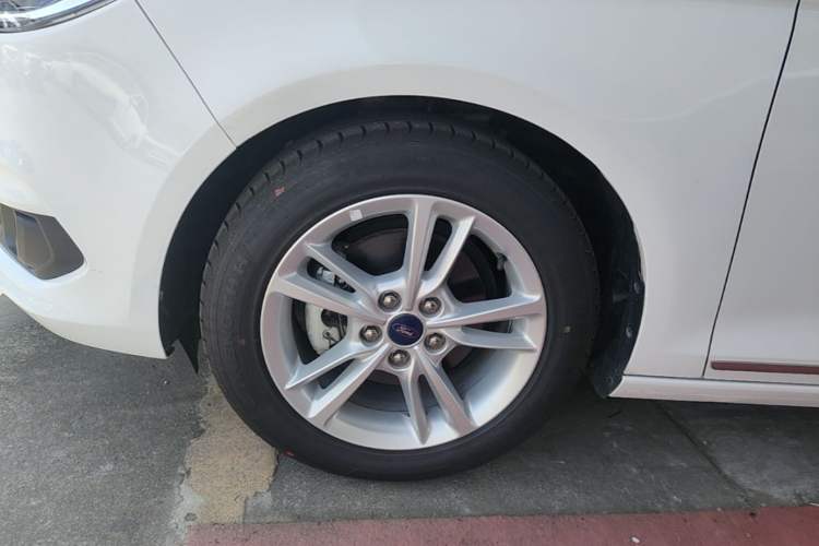 Used Ford Escort 2019 Revised Version 1.5L Automatic Enjoyment Type China VI Standard Left Front Wheel Hub