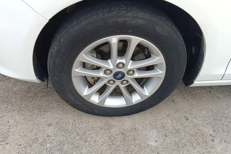 Used Ford Escort 2019 Revised Version 1.5L Manual "Quality Enjoyment" Trim (Tire Pressure Monitoring) China VI Standard Left Front Wheel Hub