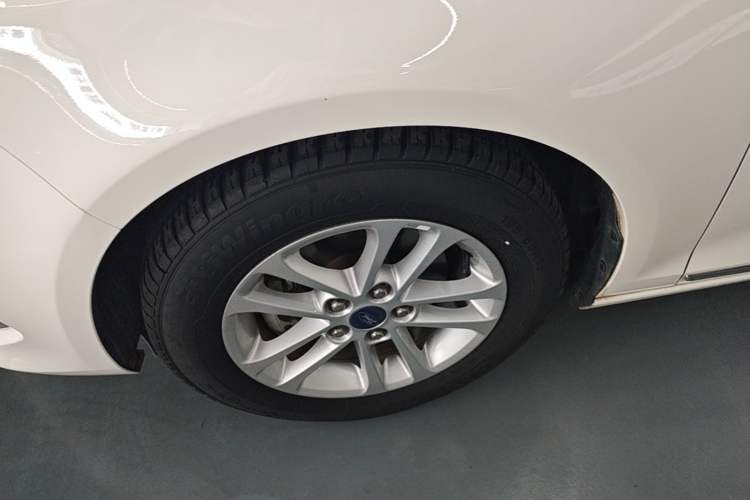 Used Ford Escort 2019 1.5L Automatic ZhiXiang Model Left Front Wheel Hub