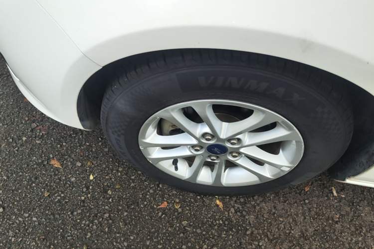 Used Ford Escort 2019 Revised 1.5L Automatic ZhiXiang Version (Tire Pressure Monitoring) China VI Standard Left Front Wheel Hub