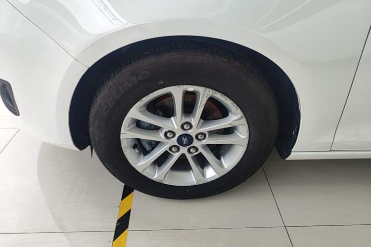 Used Ford Escort 2019 Revised 1.5L Automatic ZhiXiang Version (Tire Pressure Monitoring) China VI Standard Left Front Wheel Hub