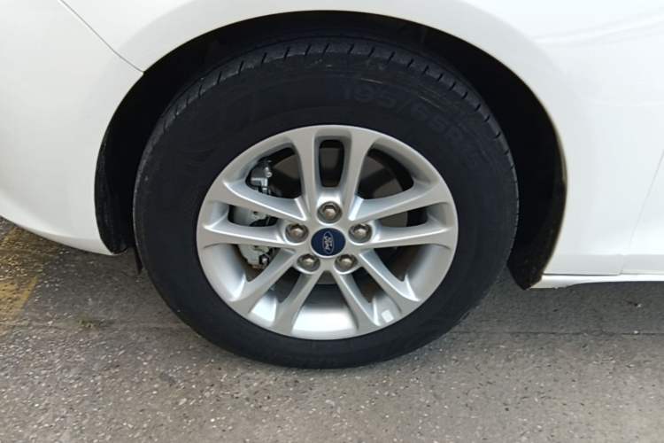 Used Ford Escort 2019 Revised 1.5L Automatic ZhiXiang Version (Tire Pressure Monitoring) China VI Standard Left Front Wheel Hub