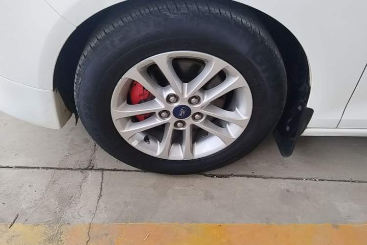 Used Ford Escort 2019 Revised Version 1.5L Manual "Quality Enjoyment" Trim (Tire Pressure Monitoring) China VI Standard Left Front Wheel Hub