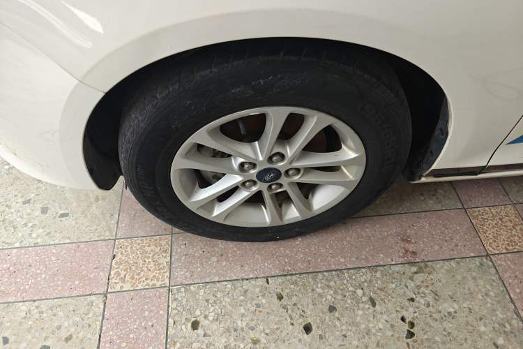 Used Ford Escort 2019 Revised 1.5L Automatic ZhiXiang Version (Tire Pressure Monitoring) China VI Standard Left Front Wheel Hub