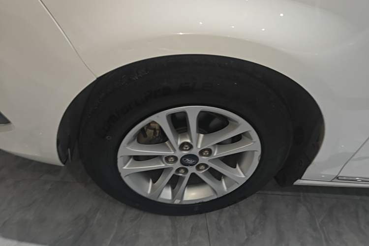 Used Ford Escort 2019 1.5L Automatic ZhiXiang Model Left Front Wheel Hub