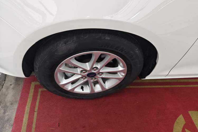 Used Ford Escort 2019 Revised 1.5L Automatic ZhiXiang Version (Tire Pressure Monitoring) China VI Standard Left Front Wheel Hub