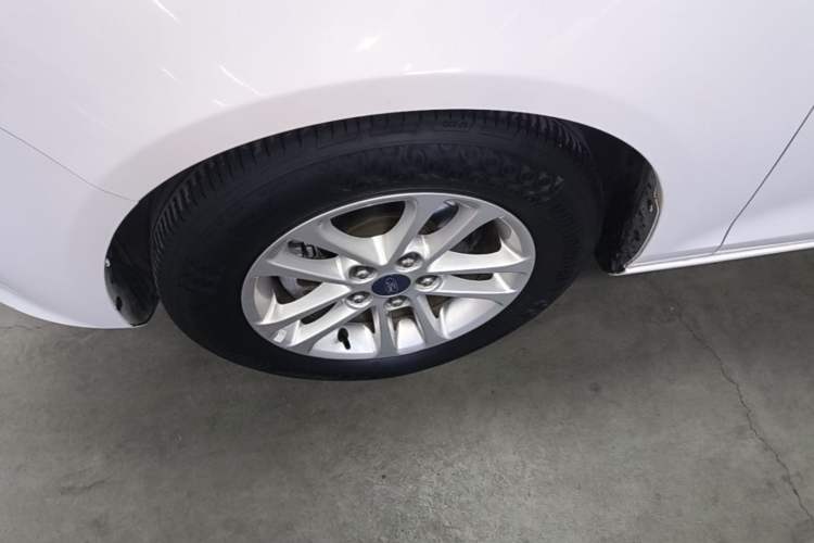 Used Ford Escort 2019 Revised Version 1.5L Manual "Quality Enjoyment" Trim (Tire Pressure Monitoring) China VI Standard Left Front Wheel Hub