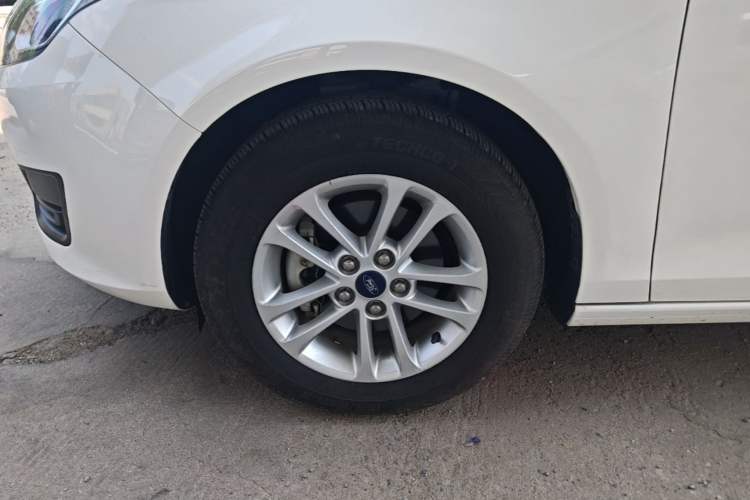 Used Ford Escort 2019 Revised 1.5L Automatic ZhiXiang Version (Tire Pressure Monitoring) China VI Standard Left Front Wheel Hub
