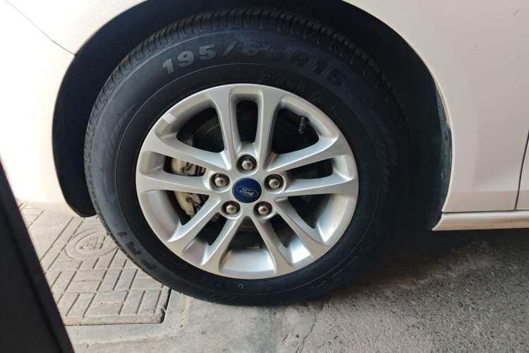 Used Ford Escort 2019 Revised 1.5L Automatic ZhiXiang Version China VI Standard Left Front Wheel Hub