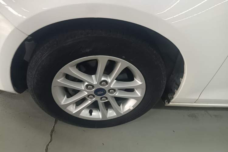 Used Ford Escort 2019 Revised 1.5L Automatic ZhiXiang Version China VI Standard Left Front Wheel Hub