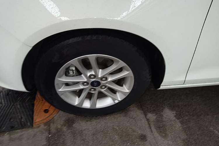 Used Ford Escort 2019 Revised 1.5L Automatic ZhiXiang Version (Tire Pressure Monitoring) China VI Standard Left Front Wheel Hub