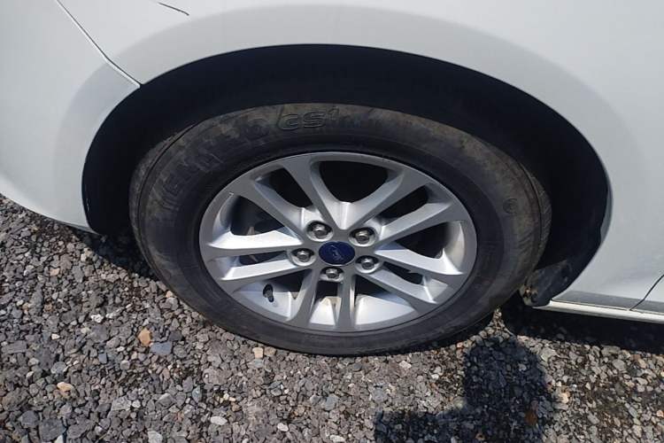 Used Ford Escort 2019 Revised 1.5L Automatic ZhiXiang Version (Tire Pressure Monitoring) China VI Standard Left Front Wheel Hub