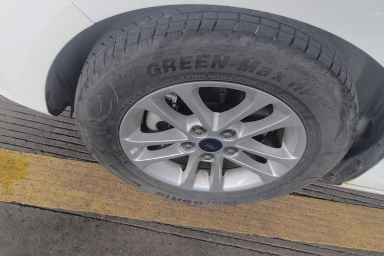 Used Ford Escort 2019 Revised 1.5L Automatic ZhiXiang Version (Tire Pressure Monitoring) China VI Standard Left Front Wheel Hub