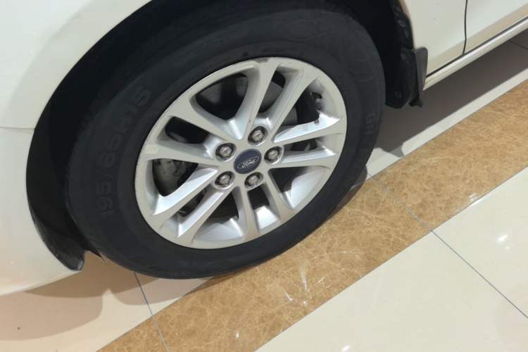 Used Ford Escort 2019 Revised 1.5L Automatic ZhiXiang Version (Tire Pressure Monitoring) China VI Standard Left Front Wheel Hub