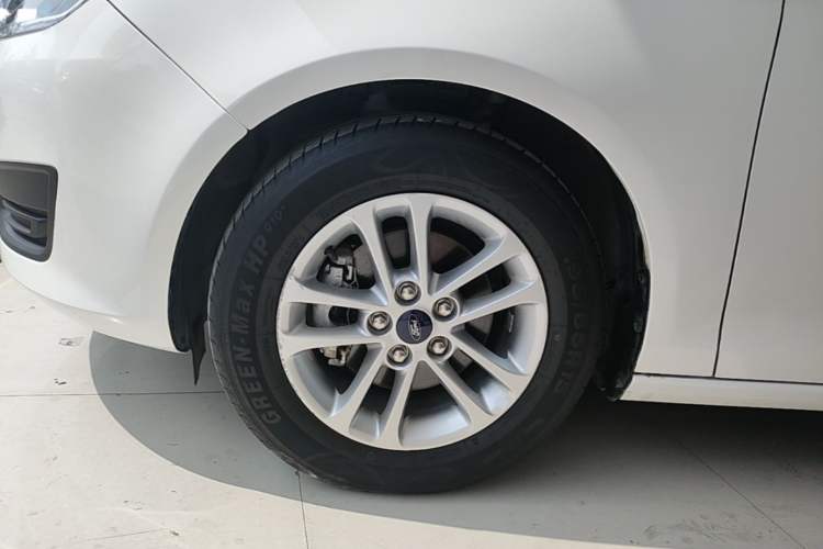 Used Ford Escort 2019 Revised 1.5L Automatic ZhiXiang Version (Tire Pressure Monitoring) China VI Standard Left Front Wheel Hub