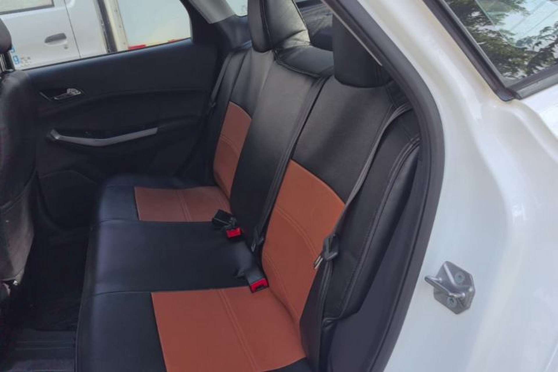 Used Ford Escort 2019 Revised 1.5L Automatic ZhiXiang Version (Tire Pressure Monitoring) China VI Standard Left Rear Seat