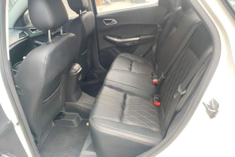 Used Ford Escort 2019 Revised 1.5L Automatic ZhiXiang Version (Tire Pressure Monitoring) China VI Standard Left Rear Seat