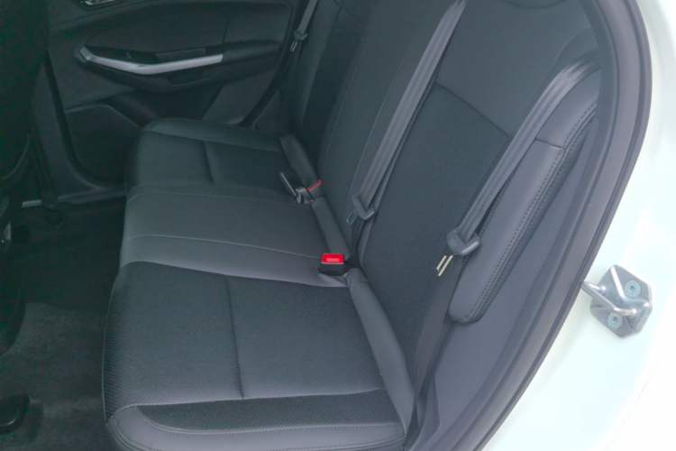 Used Ford Escort 2019 Revised 1.5L Automatic ZhiXiang Version (Tire Pressure Monitoring) China VI Standard Left Rear Seat