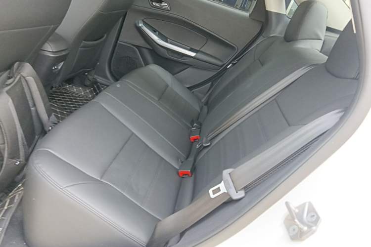 Used Ford Escort 2019 Revised Version 1.5L Manual "Quality Enjoyment" Trim (Tire Pressure Monitoring) China VI Standard Left Rear Seat