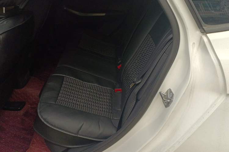Used Ford Escort 2019 Revised 1.5L Automatic ZhiXiang Version (Tire Pressure Monitoring) China VI Standard Left Rear Seat
